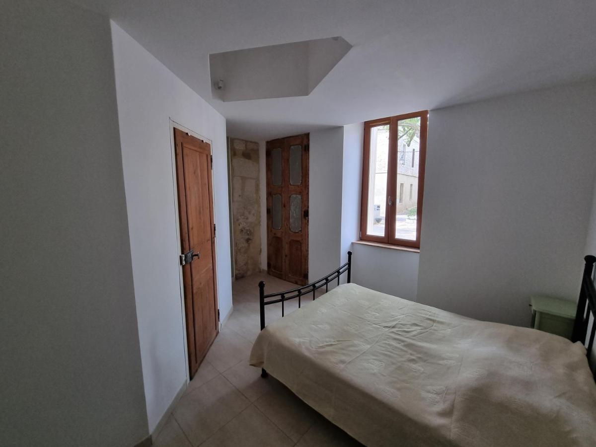 Dans Maison De Maitre, Appartement Independant. Montfrin Kültér fotó
