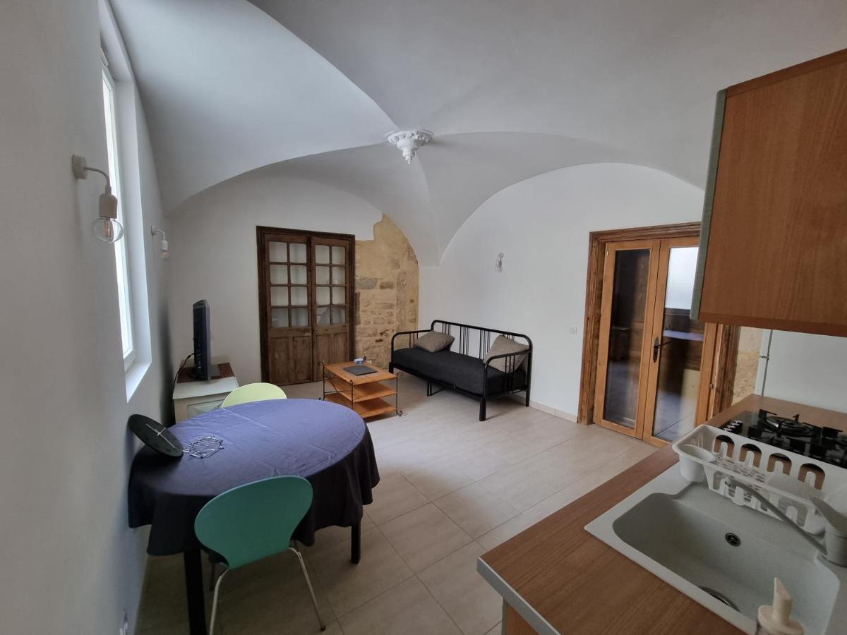 Dans Maison De Maitre, Appartement Independant. Montfrin Kültér fotó