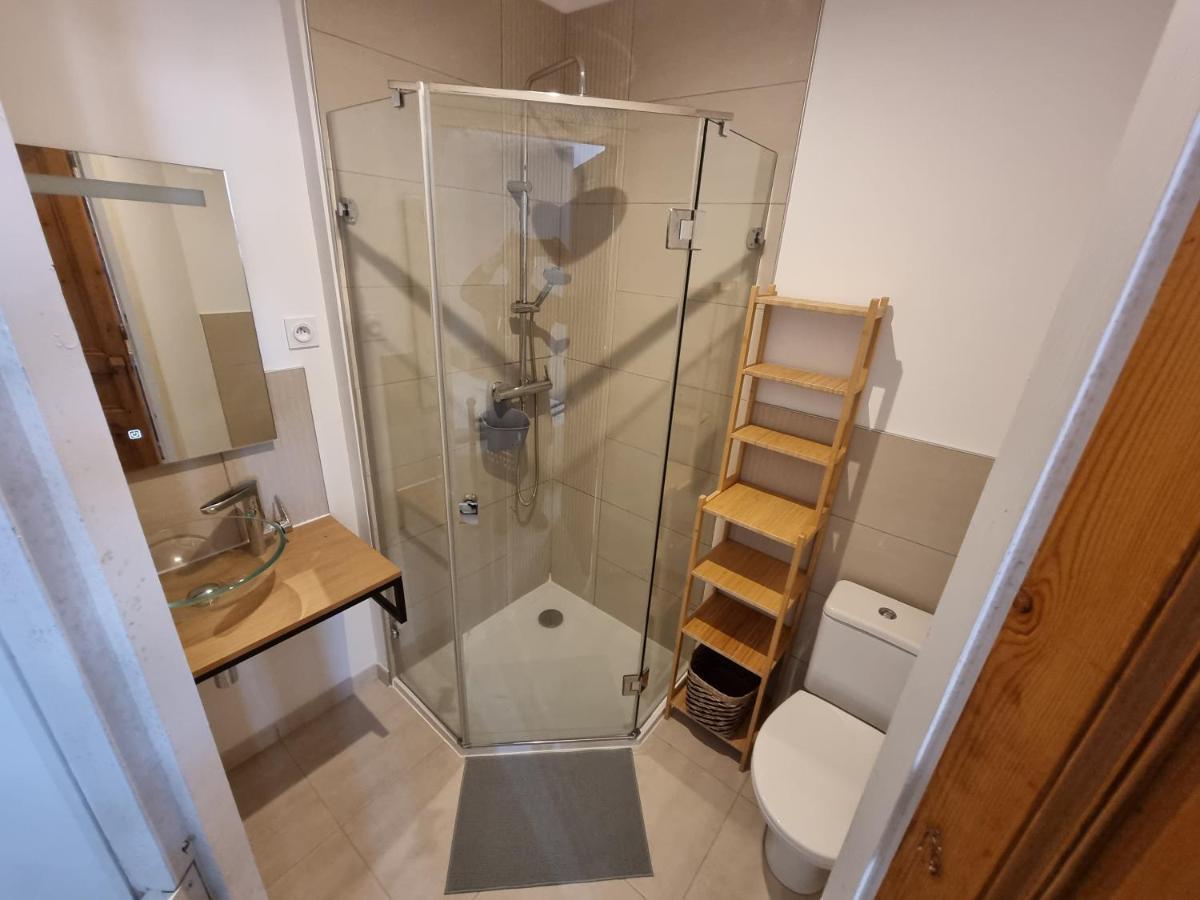 Dans Maison De Maitre, Appartement Independant. Montfrin Kültér fotó
